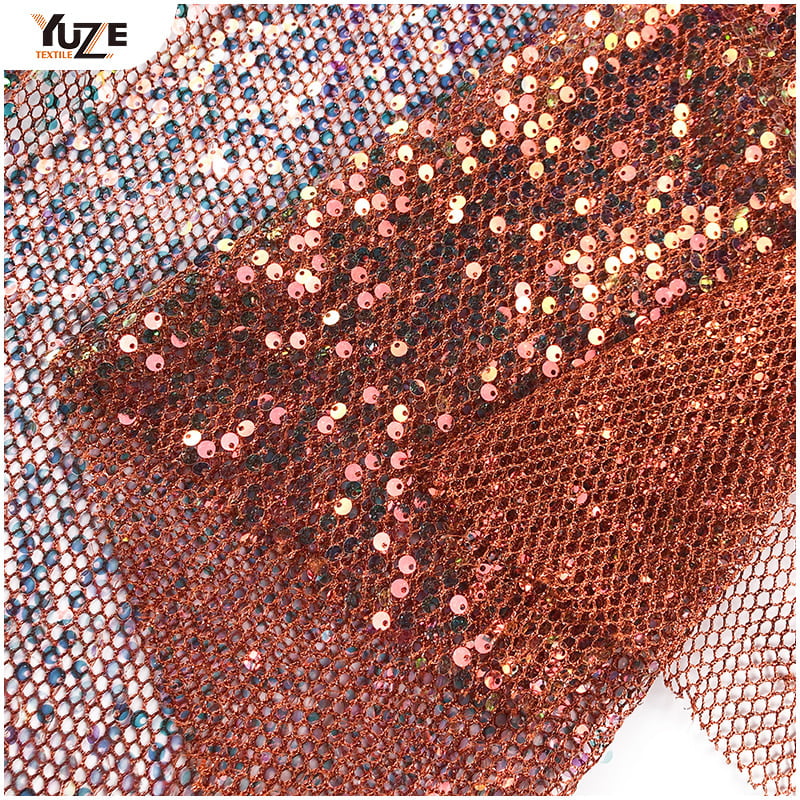 YZW, (XXX) CLI sequins plumarii